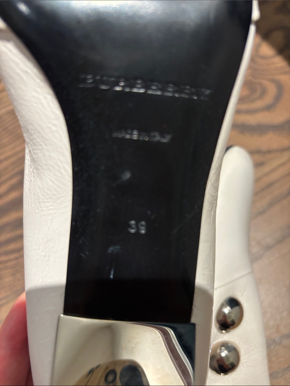Burberry Ambridge White Leather Embellished Pumps 39 - Picture 5 of 6